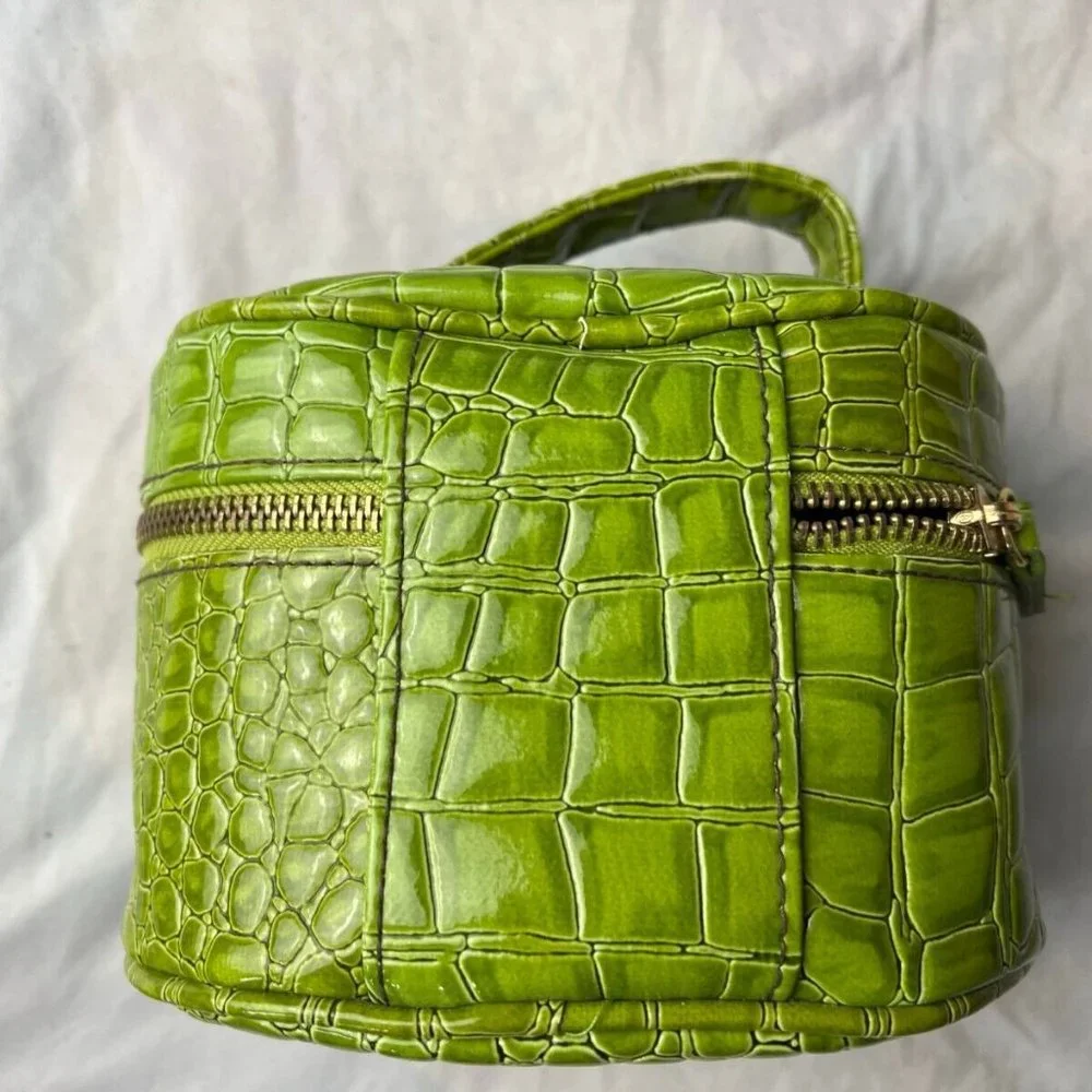 Bath & Body Works zippered closure